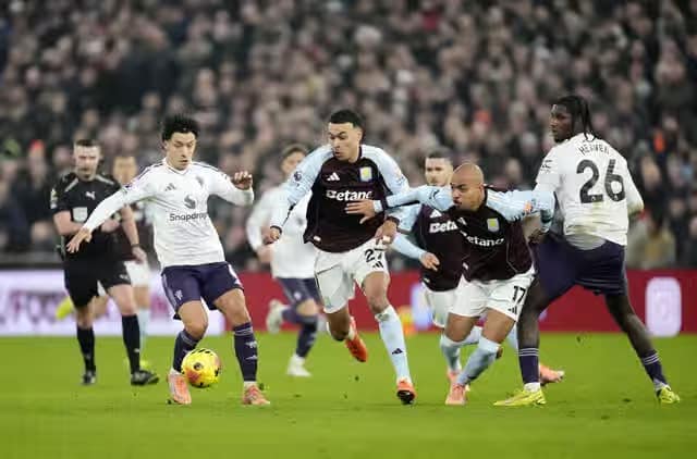 Aston Villa Beat Man United 2–1 as Rogers Fires Title Charge